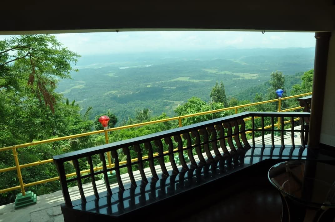 RES23 - Hilltop Cottages with Sunrise Viewpoint — Muttil, Near Kalpetta - Image 11